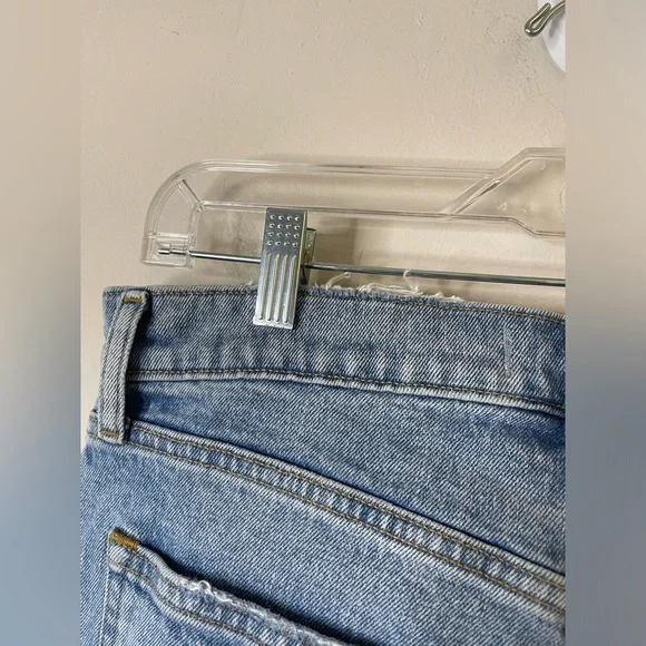 Abercrombie & Fitch Curve Love The ‘90s Straight Ultra High Rise Vent Hem Jeans - Picture 7 of 11